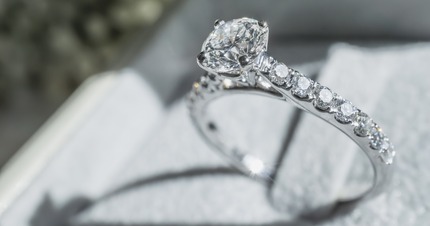 Jak by vybíraly zásnubní prsten ženy?